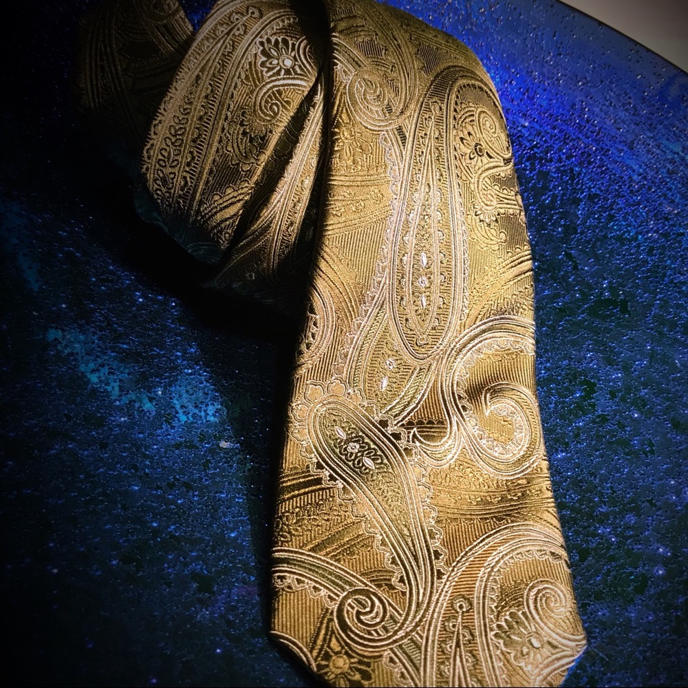Kenneth Roberts Platinum neck tie